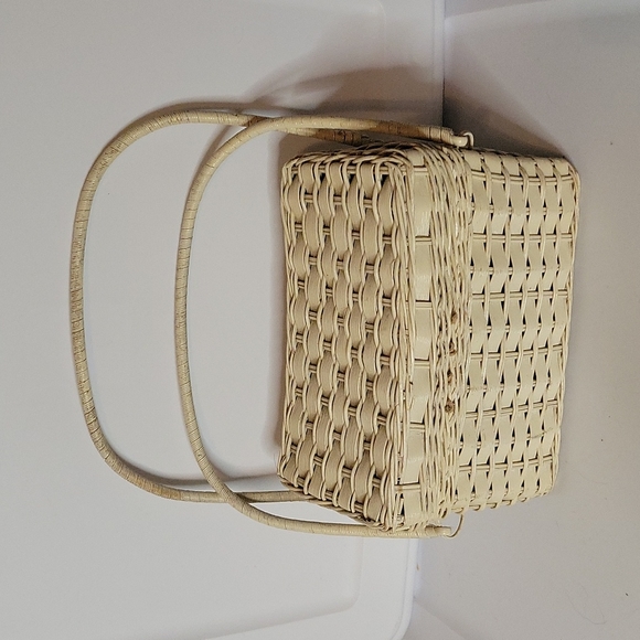 Vintage cream wicker box purse with button closure - Picture 5 of 12